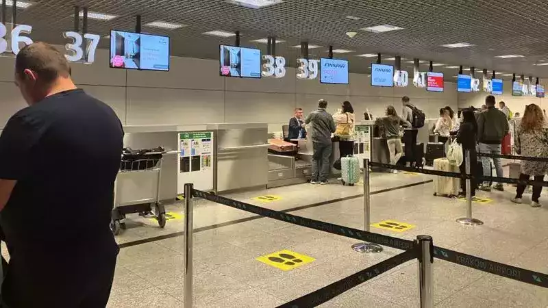 reklama lotnisko krakow balice